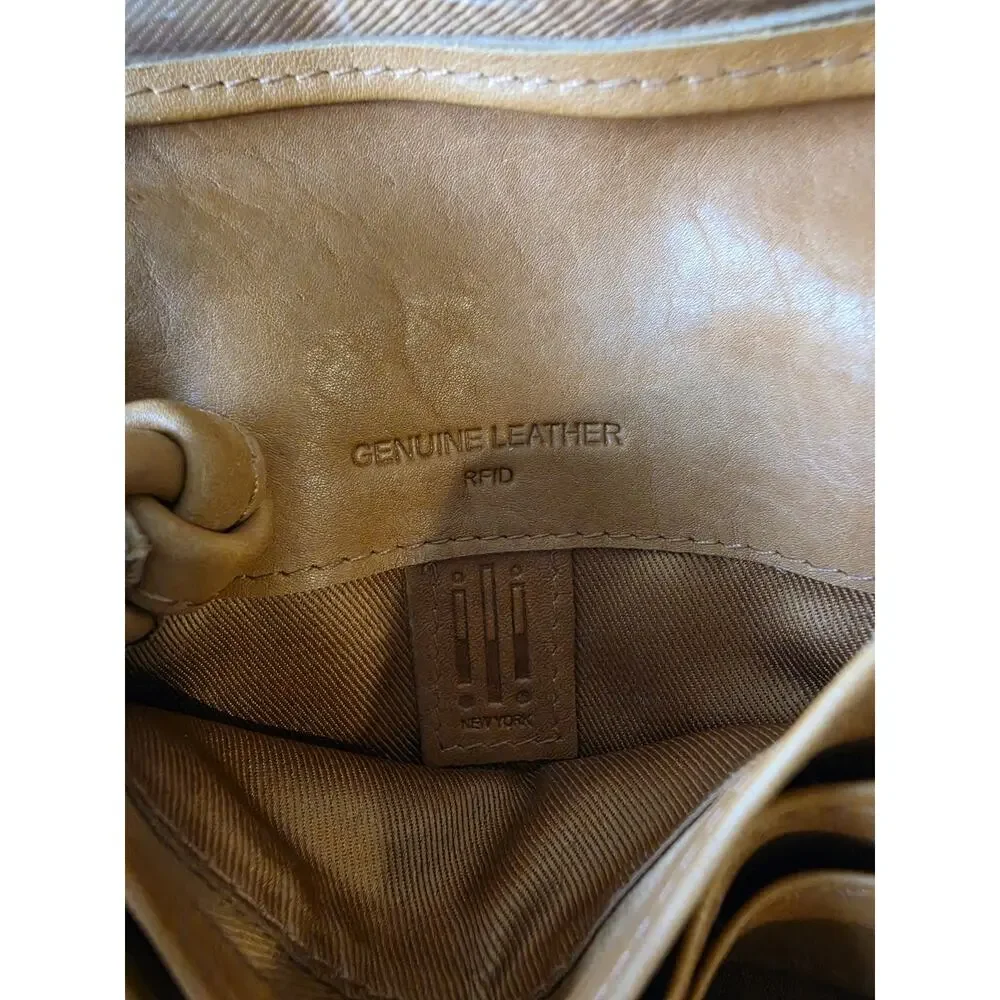 iLi New York Genuine Leather RFID Phone Wallet Crossbody Purse Tan Brown
